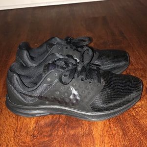 Black Nike Downshifter 7 - like new!
